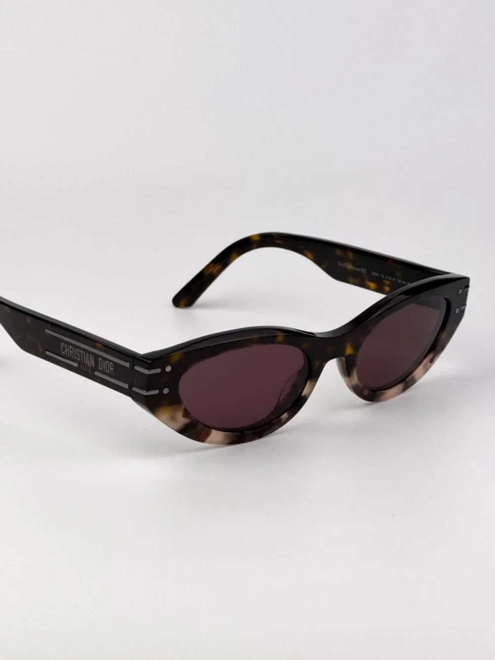 Dior DIORSIGNATURE B5I Sunglasses – Havana Oval with Bordeaux Lenses (25D0) - Picture 6 of 11